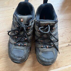 Size 7: Mens/Youth Merrell Hiking Shoes
